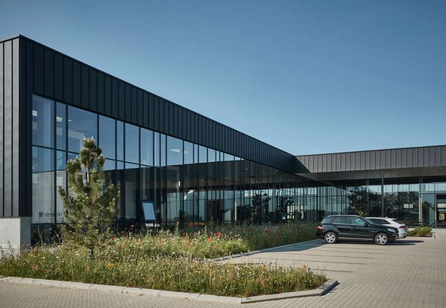 DS Nordic Klickfalz bekleidet das Bürogebäude des Jahres 2020, Ørstedsvej 16, DK-8660 Skanderborg